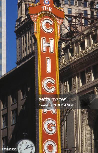 Enseigne du ?Chicago Theatre? à Chicago, le 27 octobre 1993, dans l'Illinois, Etats-Unis.