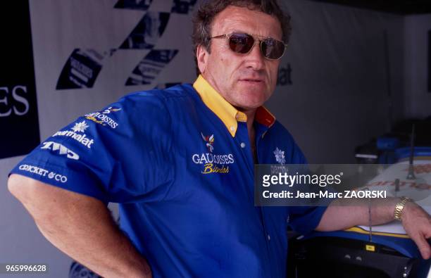 Tom Walkinshaw , ancien pilote automobile et propriétaire de l'écurie de Formule 1 Arrows, ici lors du Grand-Prix du Brésil à Sao Paulo le 29 mars...