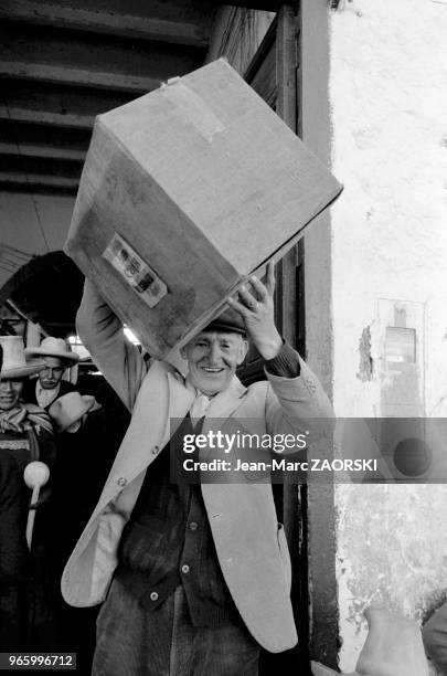 People in the central market in Cajamarca in Peru, on June 25, 1983.