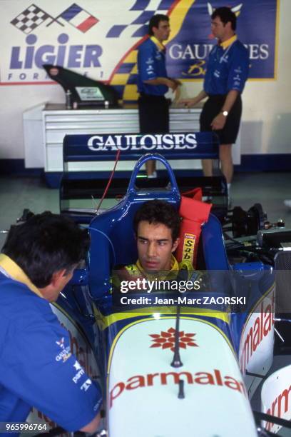 Le pilote automobile brésilien Pedro Diniz au volant de la Ligier JS43, lors du Grand-Prix du Brésil �à Sao Paulo le 29 mars 1996.