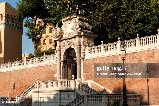 Porte d'entrée des jardins du Montecavallo, rue du 24 mai dans le quartier Monti le 29 juillet 2008 à Rome, Italie.