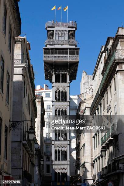 Ascenseur de Santa Justa , construit entre 1900 et 1902 par l'ingénieur franco-portugais Raoul Mesnier du Ponsard, élève de Gustave Eiffel,...