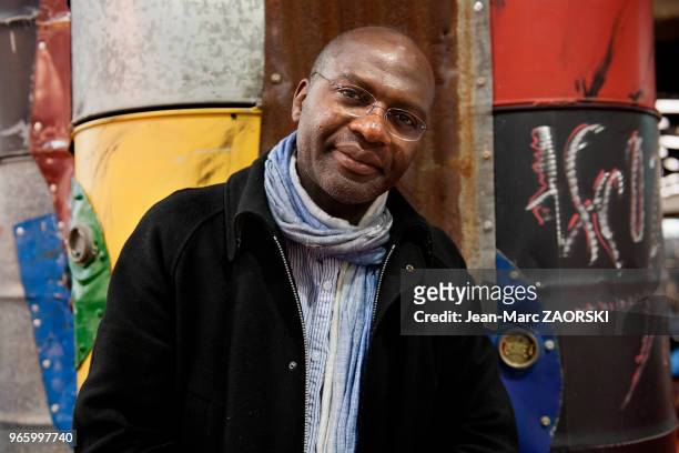Gaston Paul Effa, écrivain lorrain d'origine camerounaise, professeur de philosophie au Salon du Livre et de la Presse à Genève en Suisse le 29 avril...
