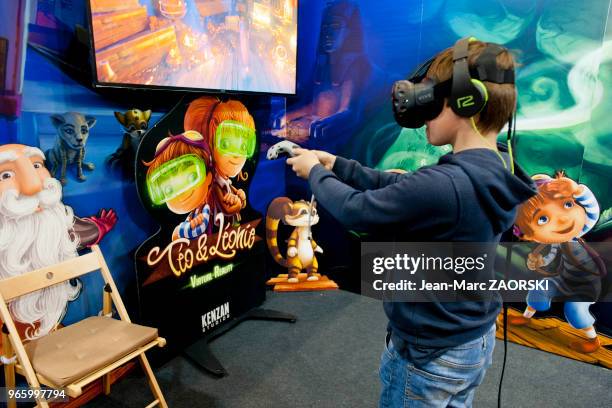 Enfant jouant à un jeu de réalité virtuelle 360°, inspiré de l'univers des « Voyages fantastiques de Téo & Léonie » créé par Kenzan Studios, lors du...