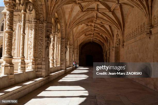 Les arcades du cloître du monastère des Hiéronymites de l'Ordre de Saint-Jérôme, de style manuélin, témoignage monumental de la richesse des...