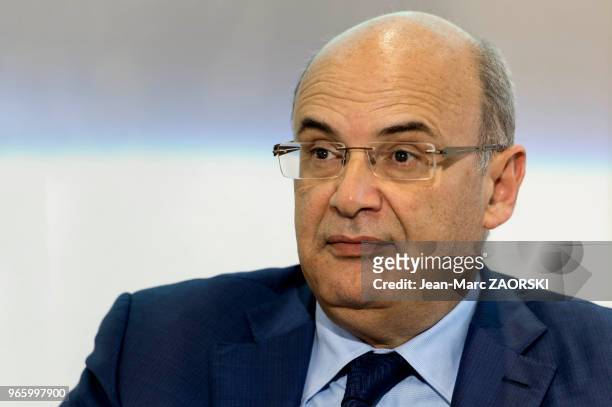 Hakim Ben Hammouda, économiste et homme politique tunisien, lors du 31e salon du livre et de la presse à Genève, en Suisse le 26 avril 2017.