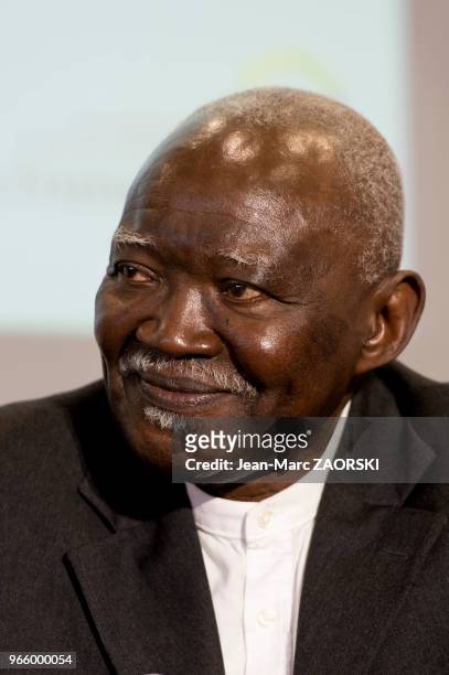 Mohammed Alioum Fantouré, économiste et écrivain guinéen lauréat du grand prix littéraire d'Afrique noire en 1973, lors du 31e salon du livre et de...