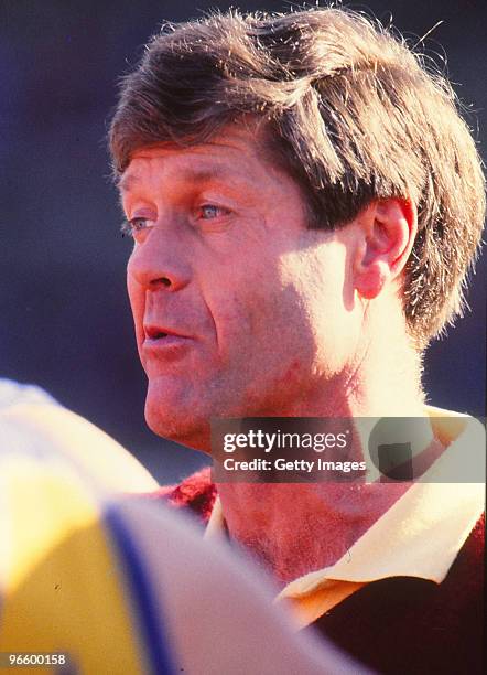 1980s: David Parkin talks to his players during a VFL match.