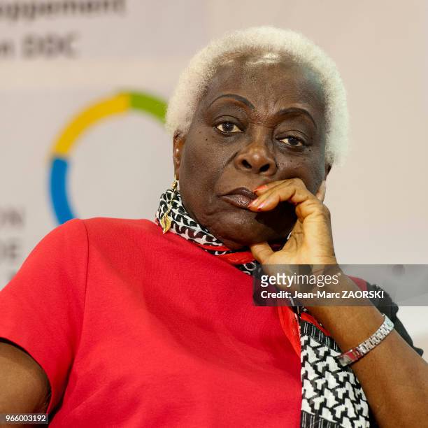 Mambou Aimée Gnali, femme politique nommée ministre de la Culture et des Arts, chargée du Tourisme dans le 1er gouvernement issu de la Guerre civile...