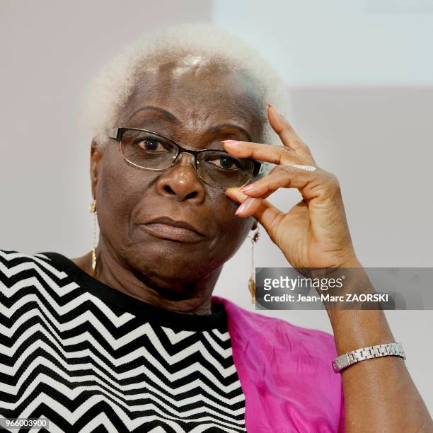 Mambou Aimée Gnali, femme politique nommée ministre de la Culture et des Arts, chargée du Tourisme dans le 1er gouvernement issu de la Guerre civile...