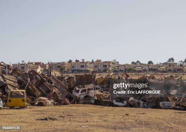 Cimetiere de tanks et de camions le 26 fevrier 2013 a Asmara, Erythree.