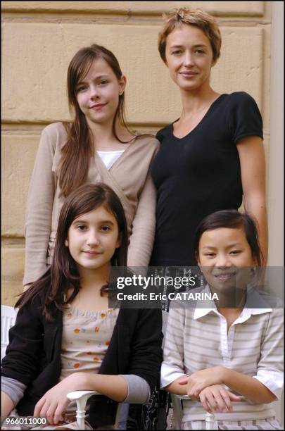 Lea Dridarolli, Zoe Auclair. Standing : Berangere Haubruge and Helene de Fougerolles.