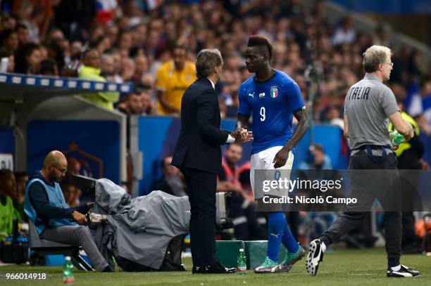 Roberto Mancini , head coach of Italy, shakes hands with Mario Balotelli of Italy during the International Friendly football match between France and...