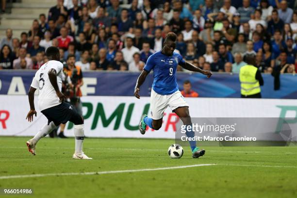 Mario Balotelli of Italy in action during the the International Friendly match between France and Italy. France wins 3-1 over Italy.
