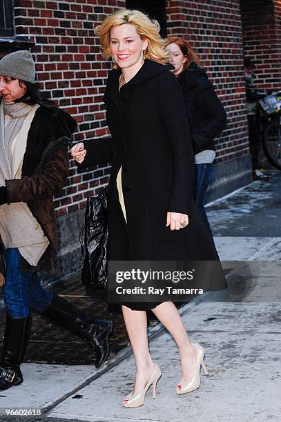 Actress Elizabeth Banks visits the "Late Show With David Letterman" at the Ed Sullivan Theater on February 11, 2010 in New York City.