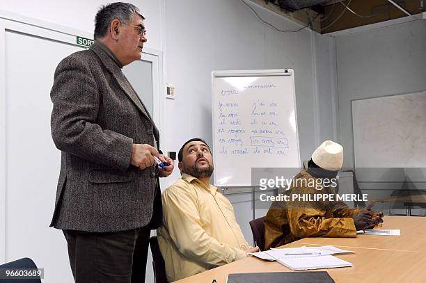 Lyon, des imams apprennent le français pour une meilleure intégration". Des imams prennent un cours de français le 09 février 2010 à Lyon. Dans le...