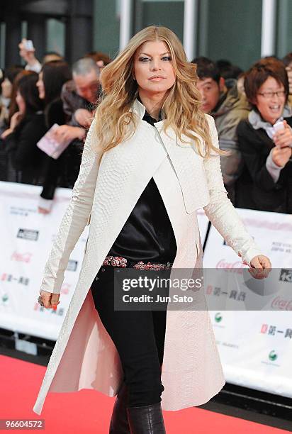 Singer Fergie walks the red carpet during the MTV Video Music Awards Japan 2008 at the Saitama Super Arena on May 31, 2008 in Saitama, Japan.