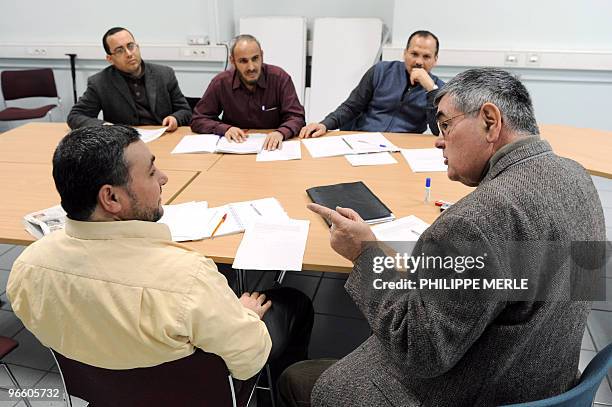 Lyon, des imams apprennent le français pour une meilleure intégration". Des imams prennent un cours de français le 09 février 2010 à Lyon. Dans le...