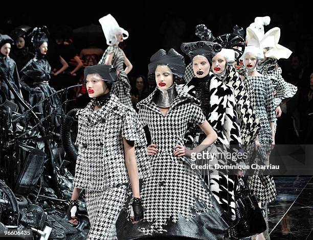Models Walk the runwayat the Alexander McQueen Ready-to-Wear A/W 2009 fashion show during Paris Fashion Week at POPB on March 10, 2009 in Paris,...