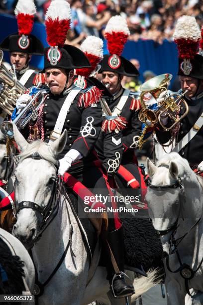 Italian Carabinieri take part in the parade during the ceremony to mark the anniversary of the Italian Republic on June 2, 2018 at Piazza Venezia in...