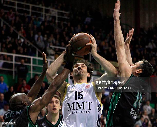 Real Madrid's Jorge Garbajosa tries to shoot the ball past Montepaschi's Henry Domercant and Tomas Ress during their Top 16 Game 3, Groupe E,...