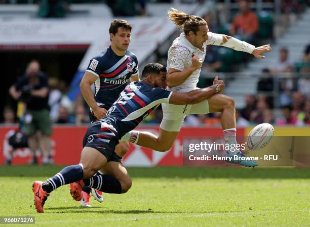 Dan Bibby of England and Martin Iosefo of USA of France during the HSBC London Sevens at Twickenham Stadium on June 2, 2018 in London, United Kingdom.