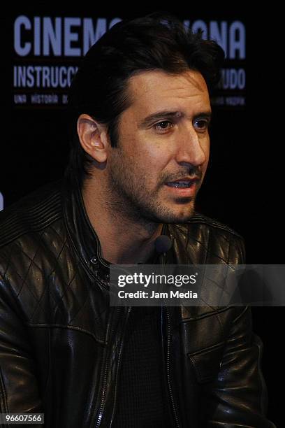 Actor Jose Maria Yazpik speaks during the presentation of the short film Intrucciones para Hacer un Nudo of the director Fernando Eimbckle at...