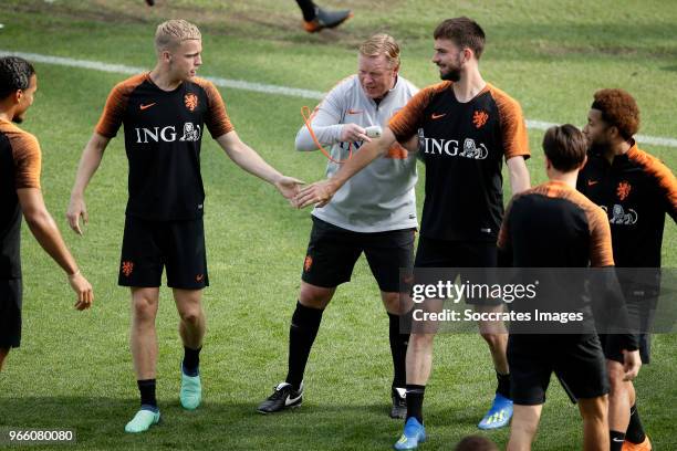 Donny van de Beek of Holland, coach Ronald Koeman of Holland, Davy Propper of Holland, Tonny Vilhena of Holland during the Training Holland at the...