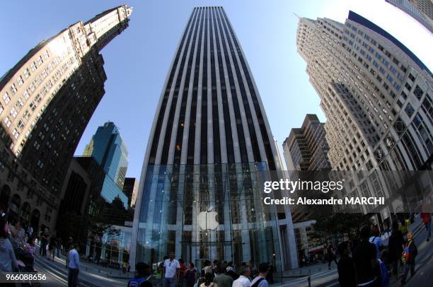 La boutique Apple de New York au pied des buildings.