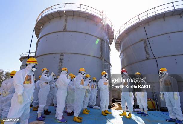 Le Premier ministre japonais Shinzo Abe s'est rendu le 19 septembre 2013 a Fukushima, Japon. Il a visite la centrale accidentee, pour la premiere...