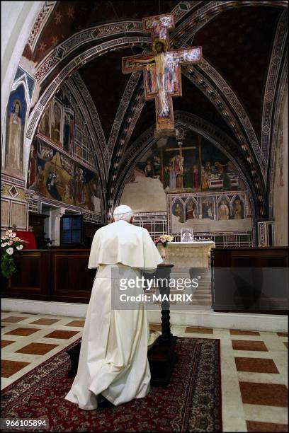 Pope Benedict XVI prays in front of the St. Damiano crucifix during a visit at the St. Chiara Basilica- Pastoral visit of pope Benedict XVI in...