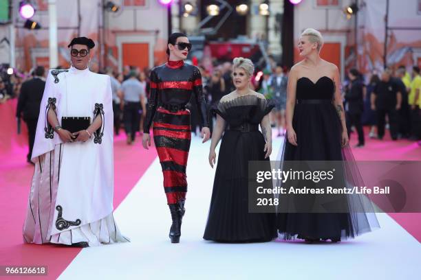 Markus Molinari, Kyle Farmery, Kelly Osbourne and Betty Who arrive for the Life Ball 2018 at City Hall on June 2, 2018 in Vienna, Austria. The Life...