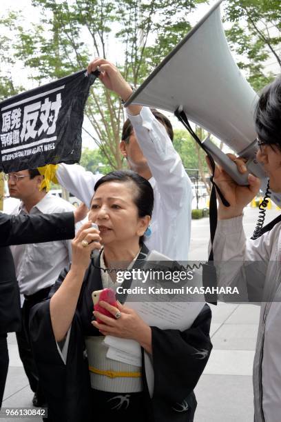 Manifestation anti-nucléaire devant l'immeuble où se tient une réunion des actionnaires de la société TEPCO le 26 juin 2014 à Tokyo, Japon.