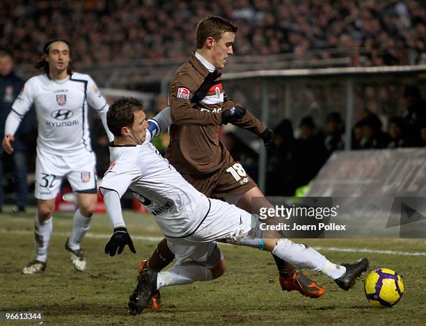 Sead Mehic of Frankfurt and Max Kruse of St. Pauli battle for the ball during the Second Bundesliga match between FC St. Pauli and FSV Frankfurt at...