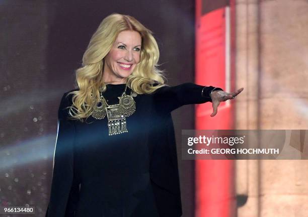 Journalist Regan Hofmann takes part in the opening ceremony of the "Life Ball" in front of Vienna City Hall, June 2, 2018. / Austria OUT