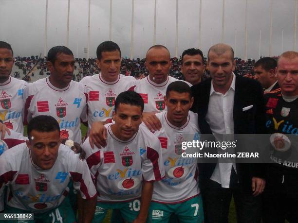 Coup d'envoi donne par l'ancien joueur d'un match de championnat au stade 5 juillet.