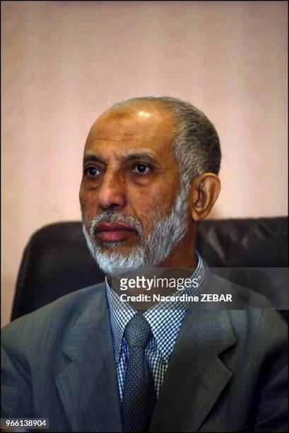 Abdelaziz Belkhadem Premier ministre Algerien Le projet de lancement d'un satellite arabe de surveillance de l'Etat de l'environnement, tel que...