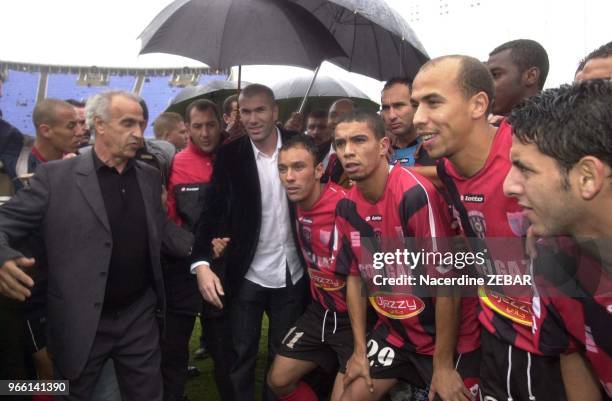 Coup d'envoi donne par l'ancien joueur d'un match de championnat au stade 5 juillet.