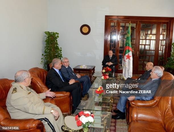 Abdelkader Bensalah president du senat, Abdelmalek Sellal, premier ministre, Gaid Salah chef d'etat major, Larbi Ould Khelifa president de...