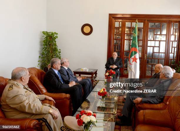 Abdelkader Bensalah president du senat, Abdelmalek Sellal, premier ministre, Gaid Salah chef d'etat major, Larbi Ould Khelifa president de...