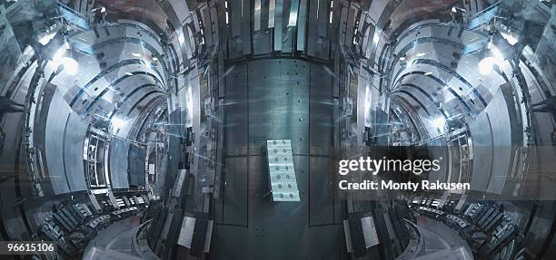 inside a fusion reactor - nuclear energy - fotografias e filmes do acervo