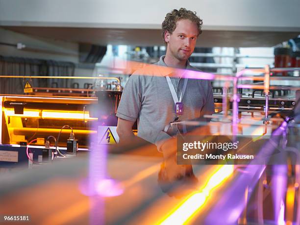 fusion reactor scientist with lasers - nuclear fusion stock-fotos und bilder