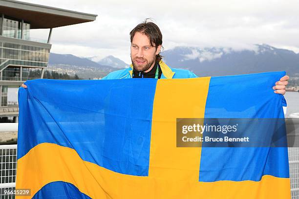 Hockey player Peter Forsberg of Sweden poses at the Main Press Centre during the Vancouver 2010 Winter Olympics on February 12, 2010 in Vancouver,...