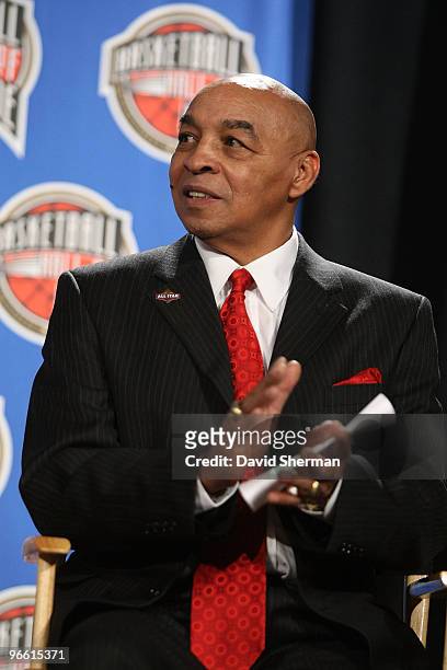 Harlem Globetrotter legend Curly Neal applauds during the 2010 Naismith Memorial Basketball Hall of Fame Finalist Press Conference on February 12,...