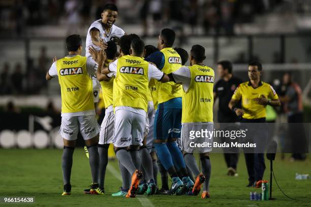 Kieza of Botafogo celebrates a scored goal with his teammates during a match between Vasco da Gama and Botafogo as part of Brasileirao Series A 2018...