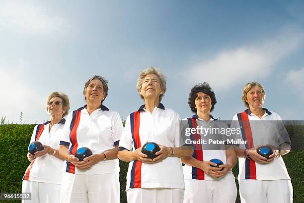 female bowls players - lawn bowling fotografías e imágenes de stock