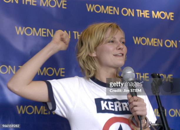 Kristen Dunst, actress from "Spiderman" and "Spiderman II", speaks to a lunch crowd at Viva La Frida Cafe in Tampa during a stop with the "Women On...
