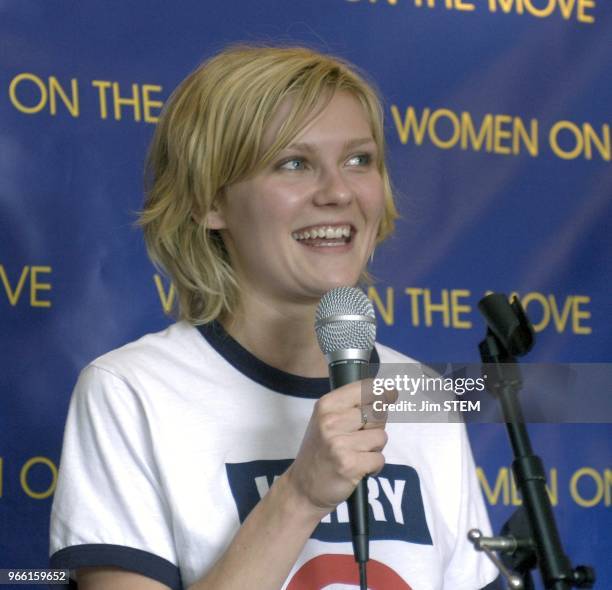 Kristen Dunst, actress from "Spiderman" and "Spiderman II", speaks to a lunch crowd at Viva La Frida Cafe in Tampa during a stop with the "Women On...