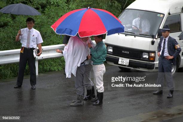 Suspect Tsutomu Miyazaki is taken to the investigation on August 27, 1989 in Hanno, Saitama, Japan.