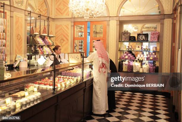 La Maison Ladurée a ouvert deux magasins et leurs salons de thé au Koweït dans les grands centres commerciaux de la ville. Les pâtisseries les plus...